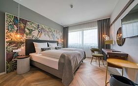 NinetyNine Amsterdam Airport